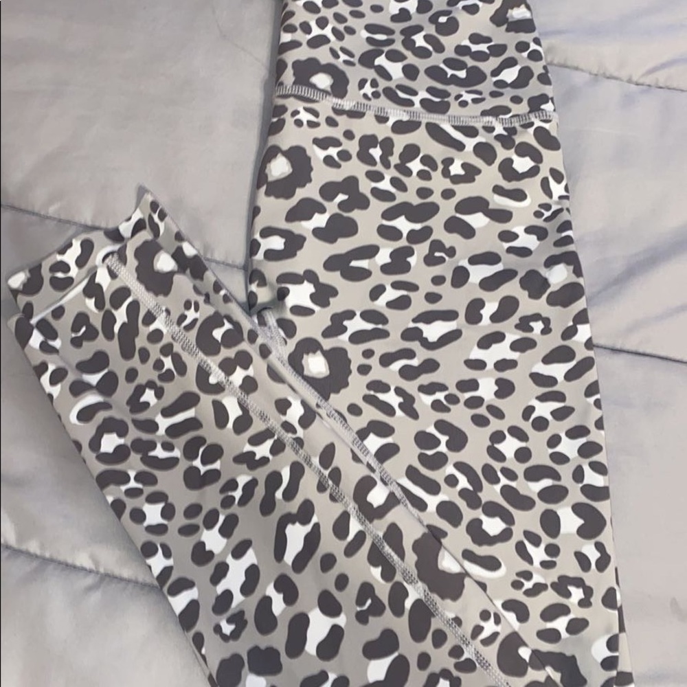 SZ S grey leopard aerie leggings